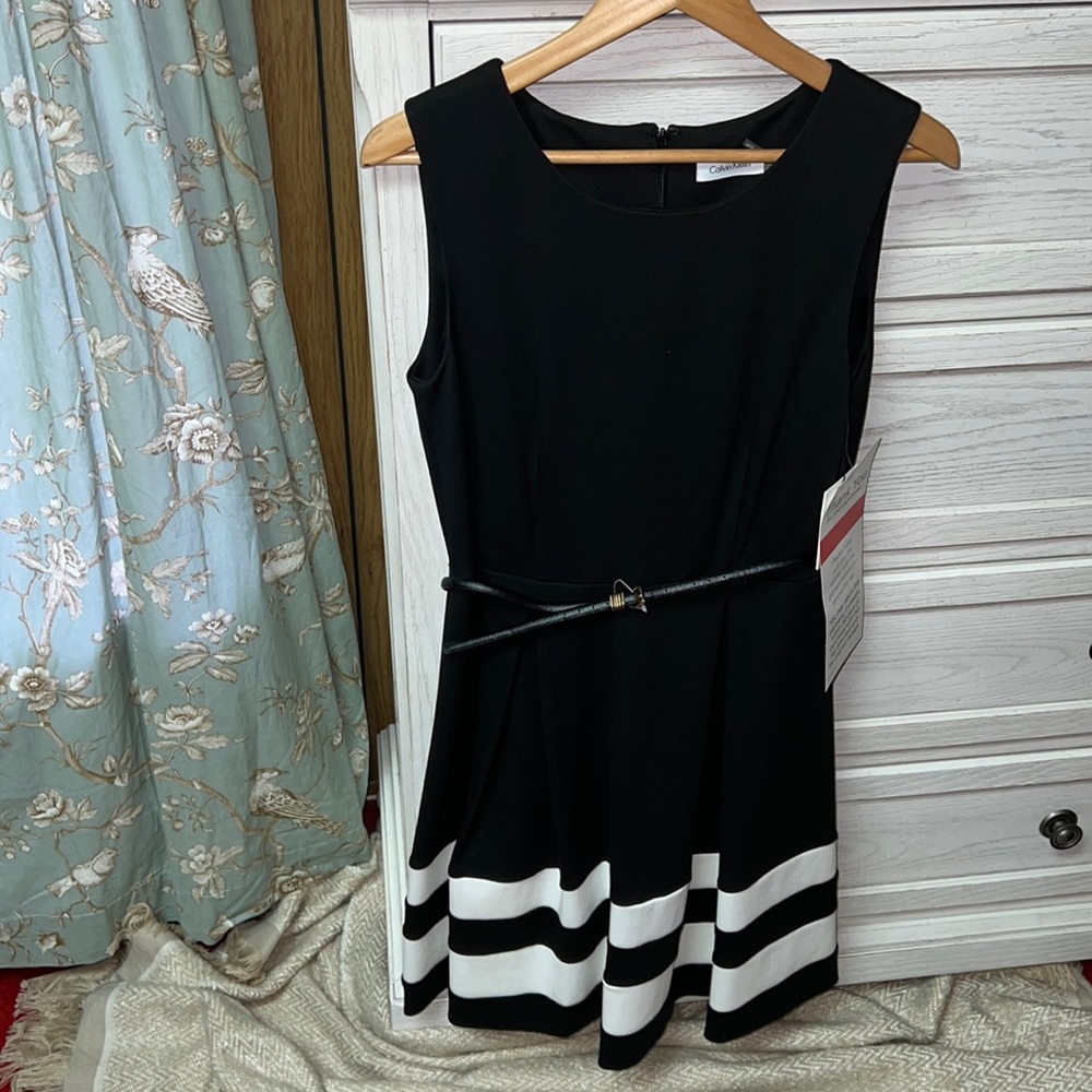Calvin Klein black sleeveless knit dress, ivory color blocked hem, Sz 8, NWT
